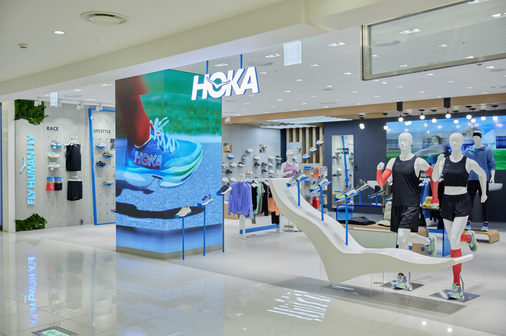 ‘1000억 호카’ 누구 손에? 무신사·신세계·LF 등 물밑 경쟁설  3984-Image